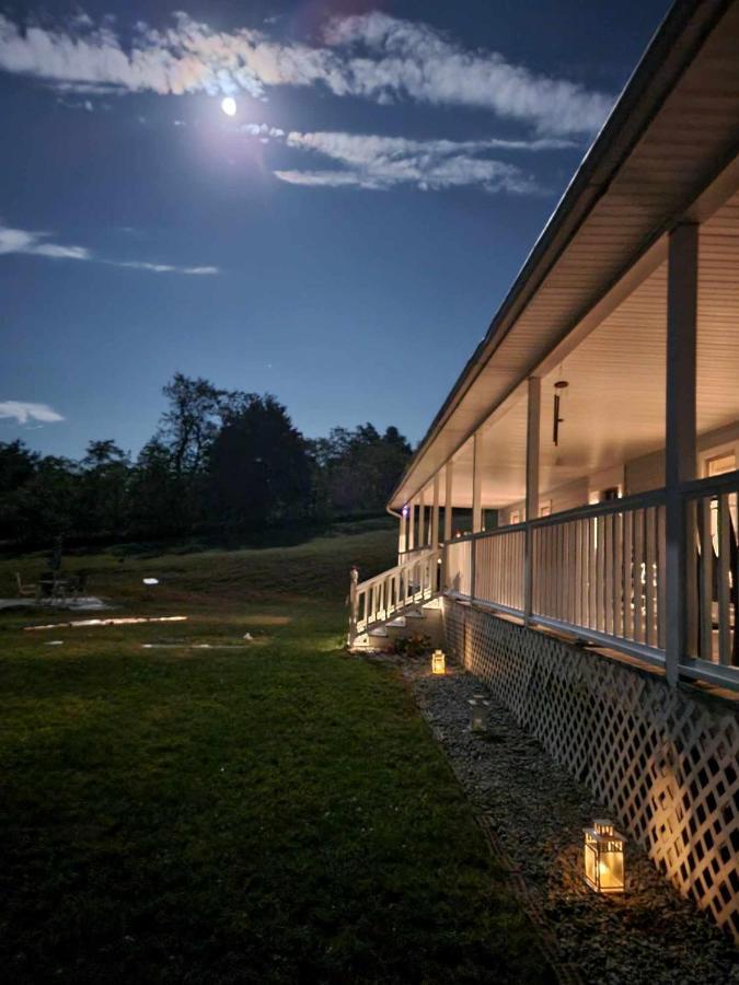 Moonlight Manor Bed & Breakfast Floyd Екстериор снимка