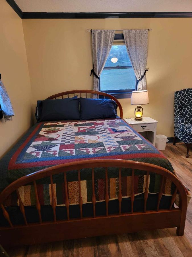Moonlight Manor Bed & Breakfast Floyd Екстериор снимка