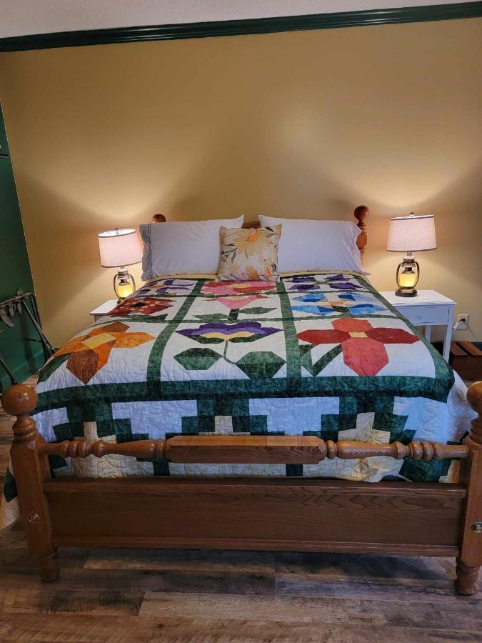 Moonlight Manor Bed & Breakfast Floyd Екстериор снимка