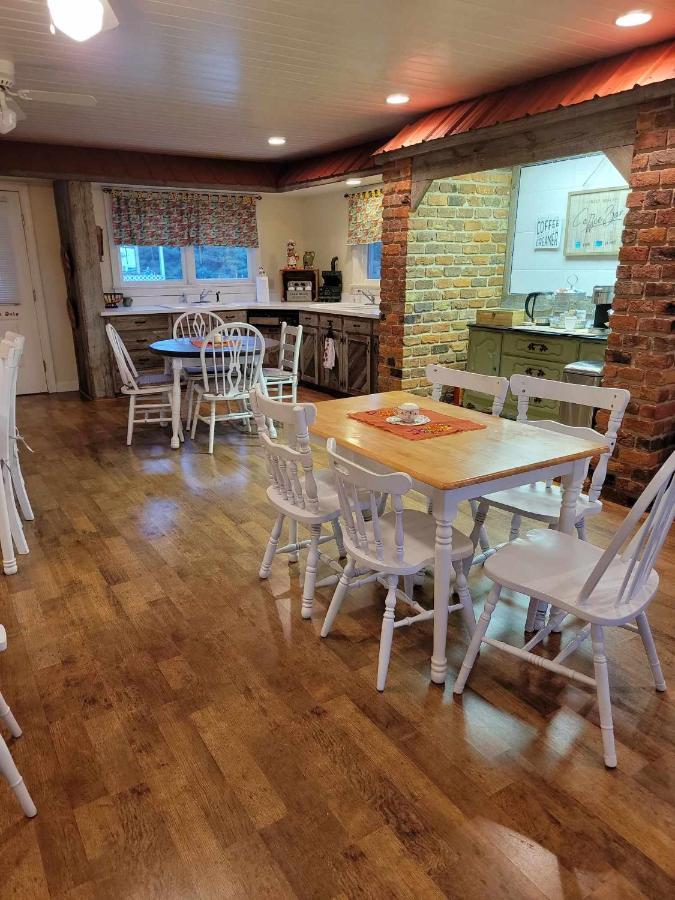 Moonlight Manor Bed & Breakfast Floyd Екстериор снимка